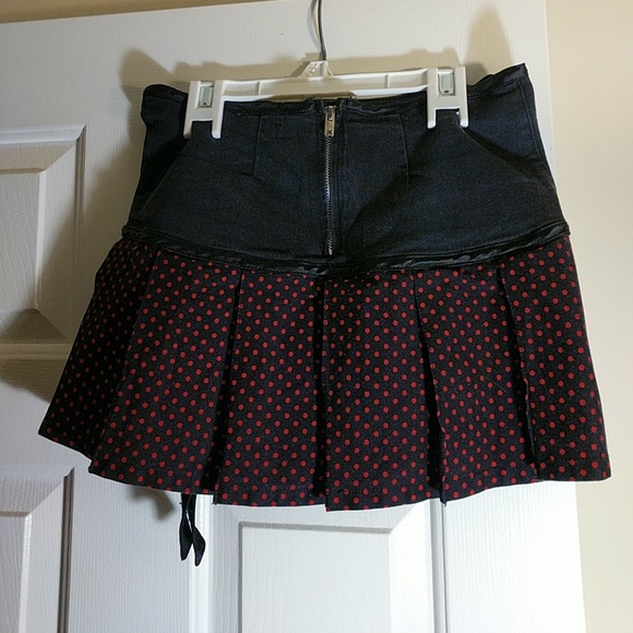 Pleated polkadot mini skirt - Picture 3 of 4